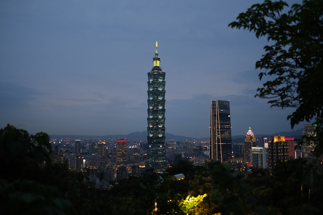 Read more about the article 台北市寬頻｜光纖級超高速上網，穩定不延遲，無論是串流影片、玩遊戲或遠端工作，都能流暢不斷線。